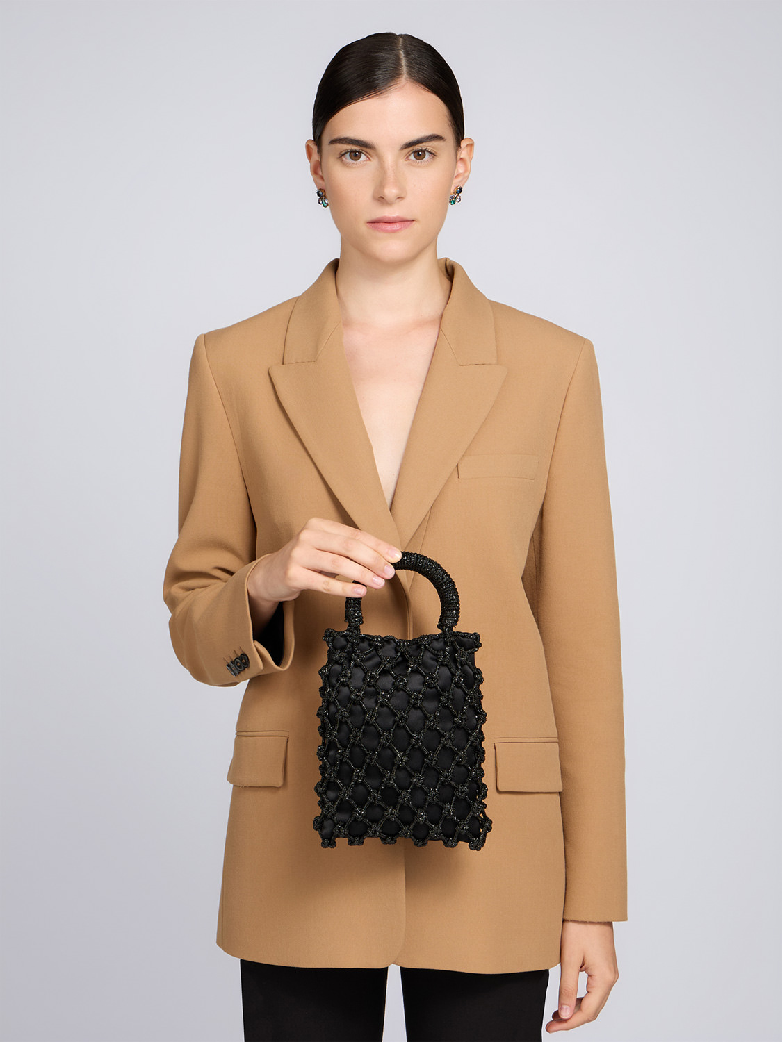 ROSANTICA: Nodi Lilia Black